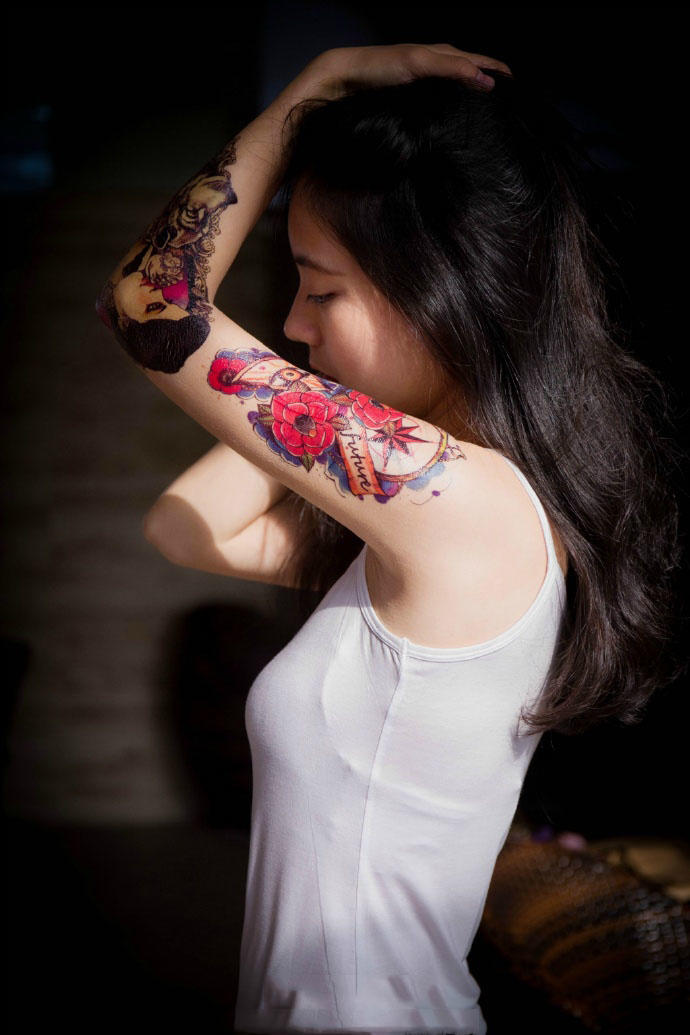 纹身少女的妖娆