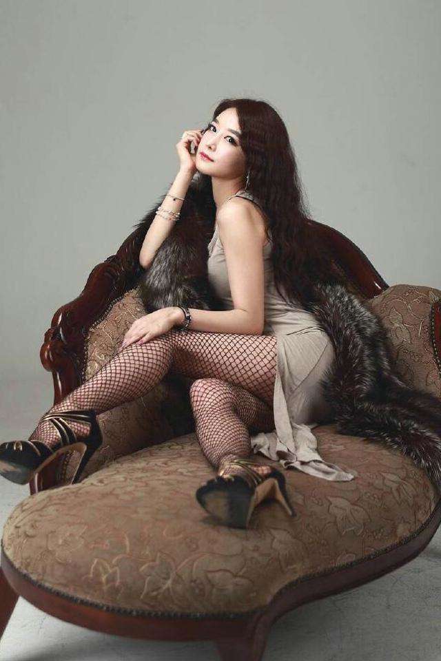 美女百变黑丝诱人