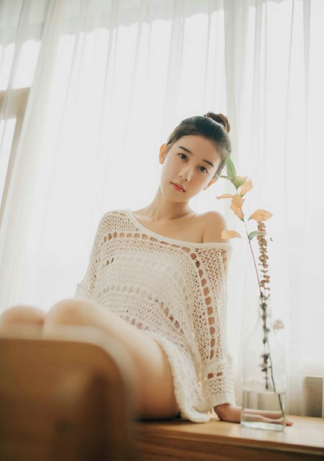 气质丸子头女孩