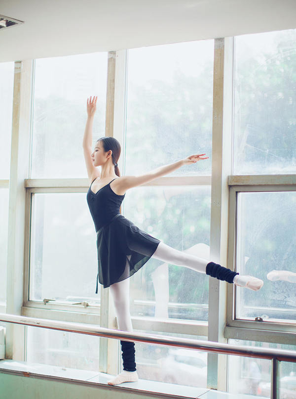 舞女的孤独与无奈