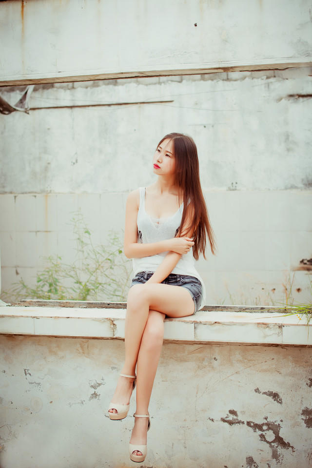 长发镂空装美眉