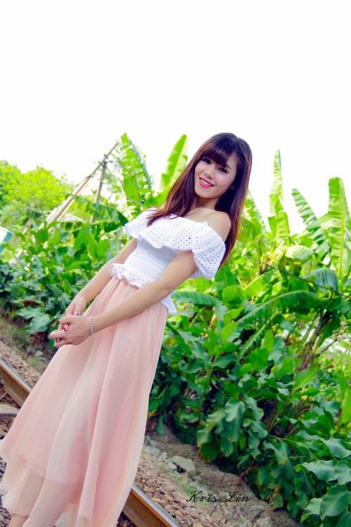 清纯少女露香肩