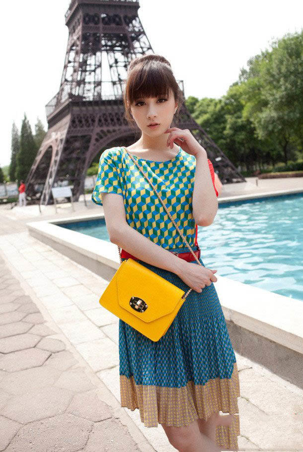 美女闪闪惹人爱