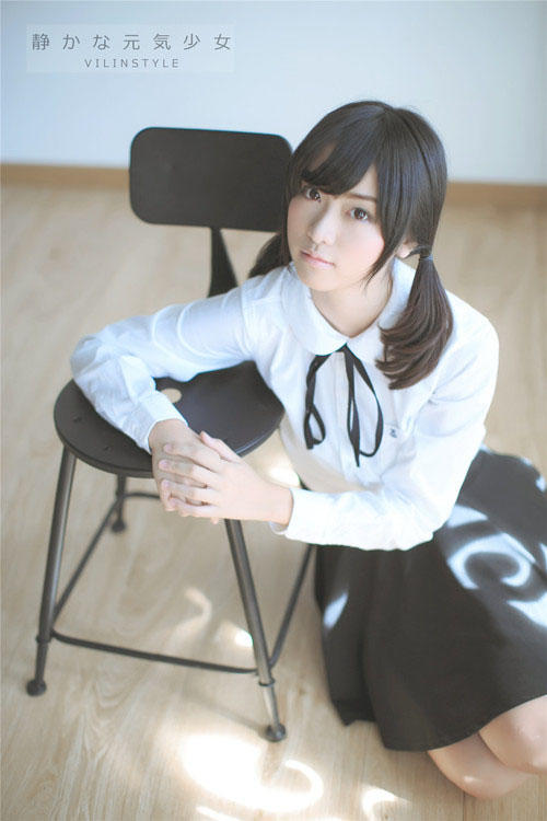 小凳子上的校花