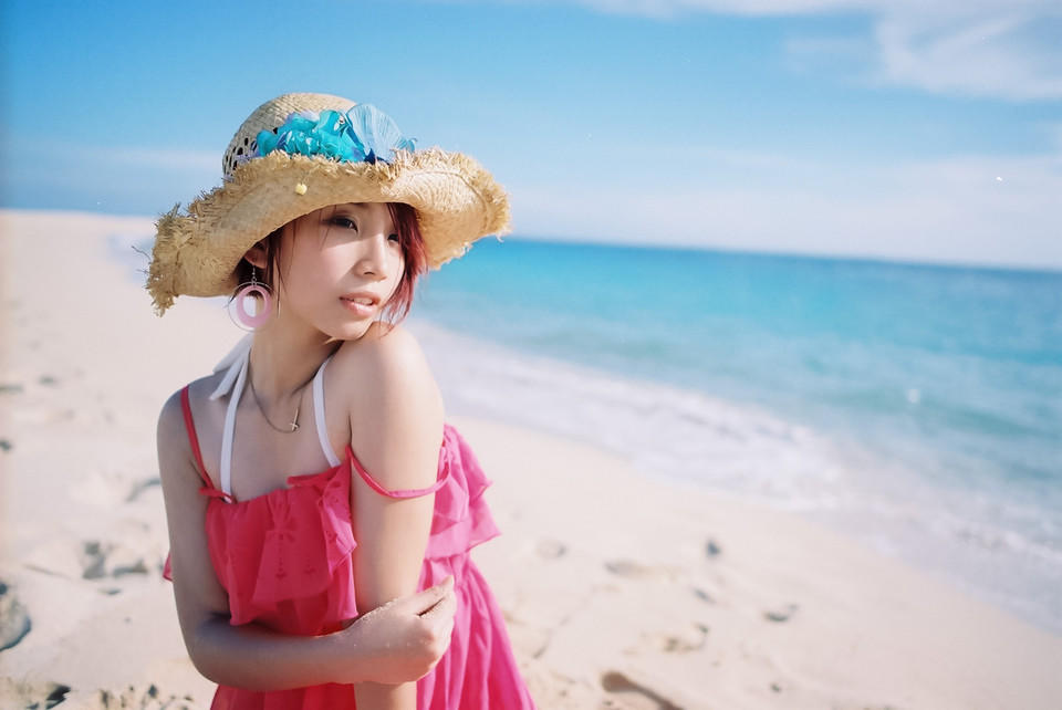 夏日里的艳丽美女