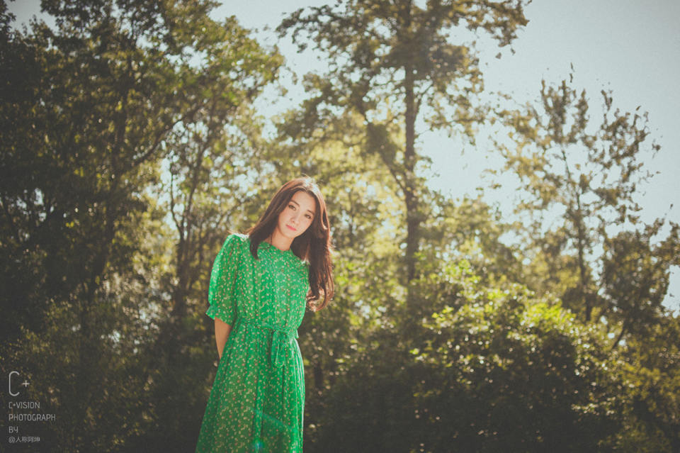 绿衣姑娘的忧伤