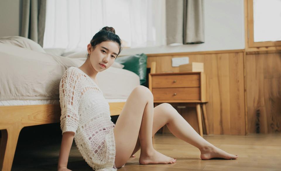 气质丸子头女孩