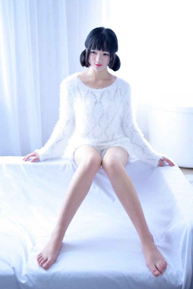 浴缸毛衣小萝莉