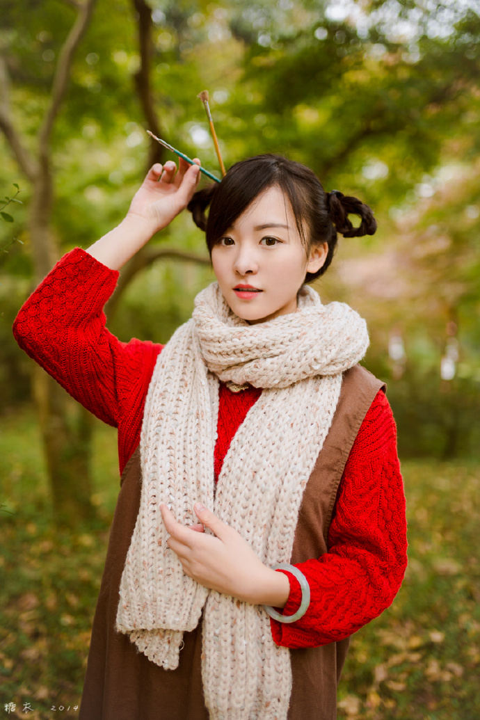 爱画画的调皮小姑娘