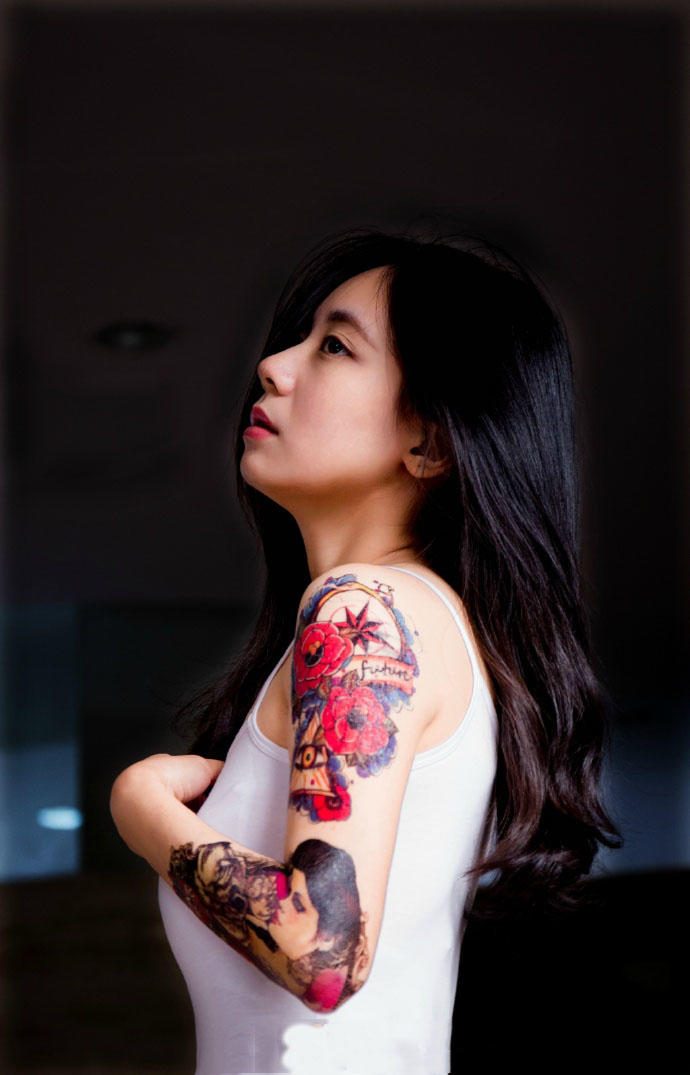 纹身少女的妖娆