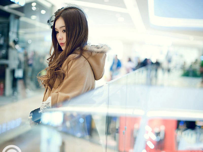 楚楚可怜小美女