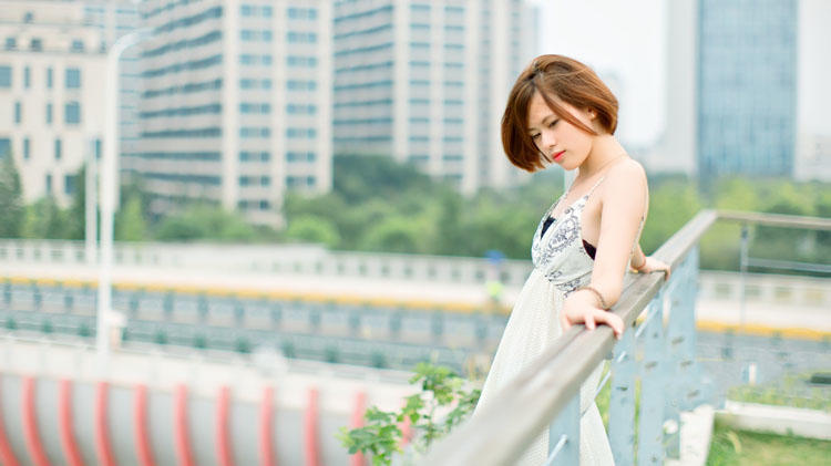 夏日气息的女子