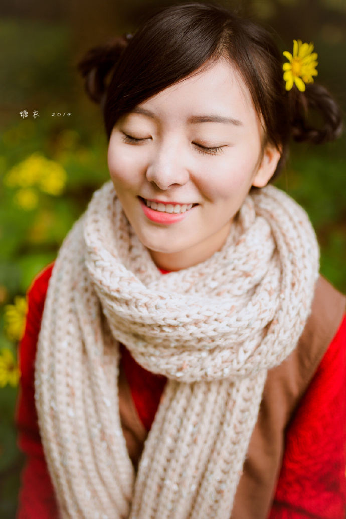 爱画画的调皮小姑娘