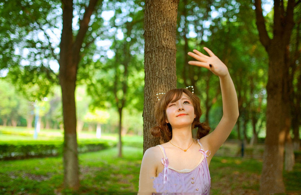 少女的户外调皮