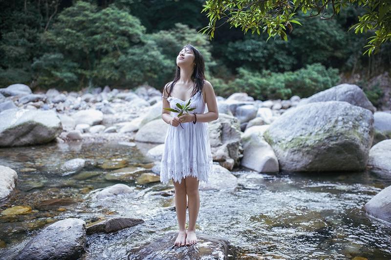 小清新美女性感湿身