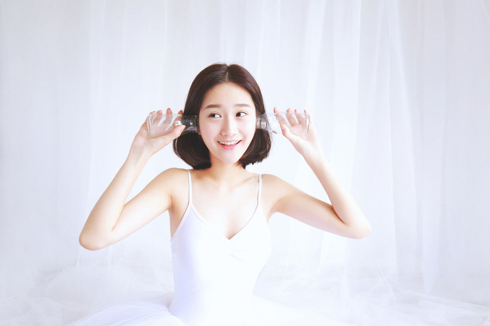 清新短发纯真少女