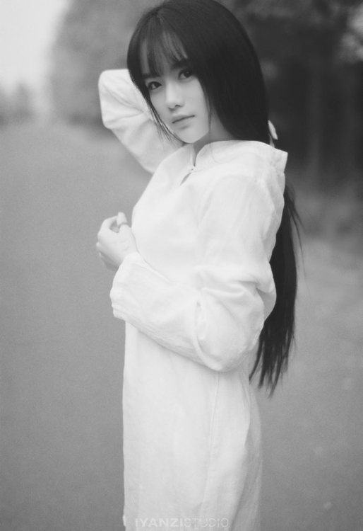 美人如花隔云端