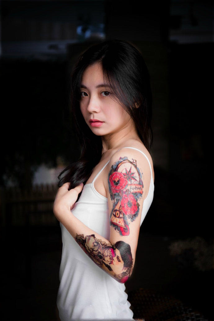 纹身少女的妖娆