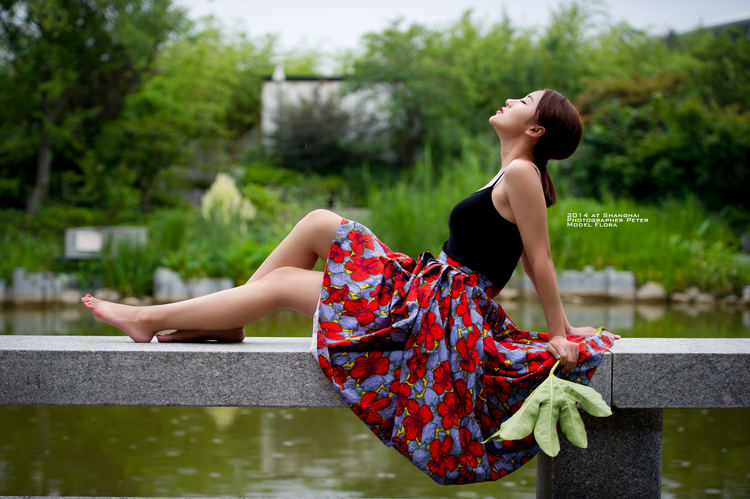 仲夏墨色的Flora