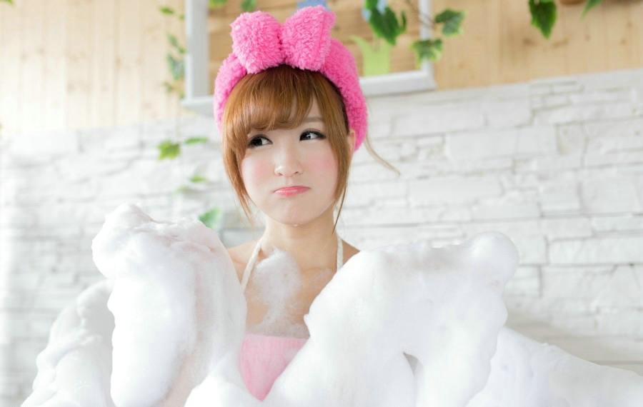 喜欢泡泡浴的甜美小萝莉