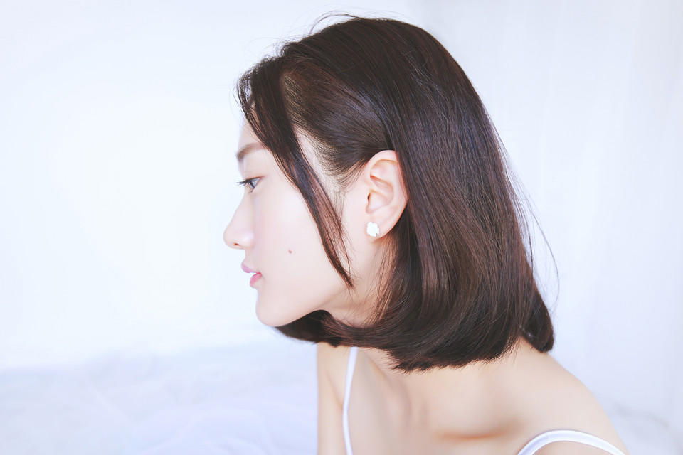 清新短发纯真少女