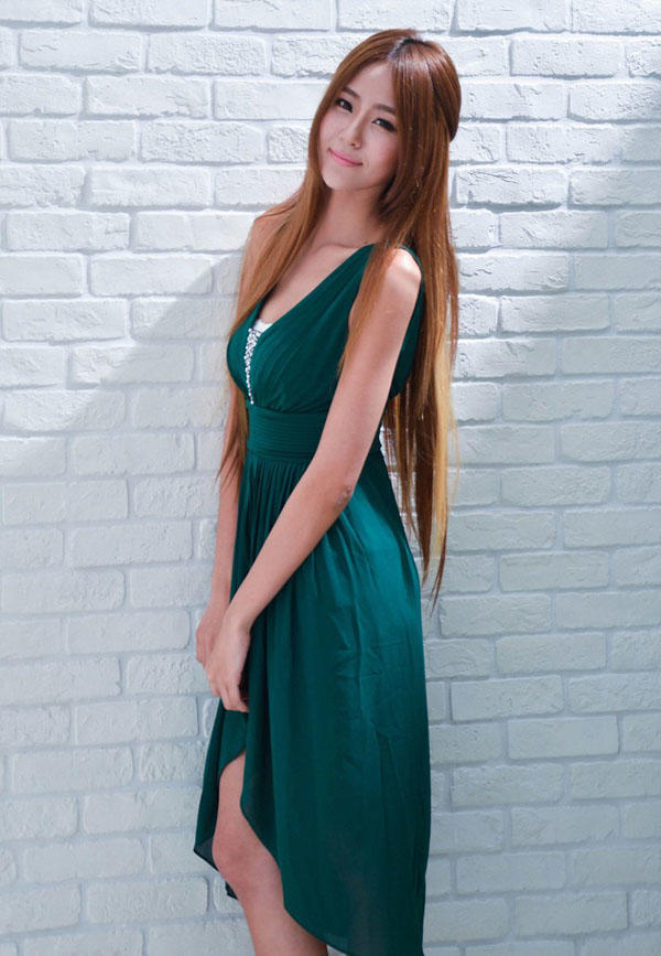 长绿裙美女