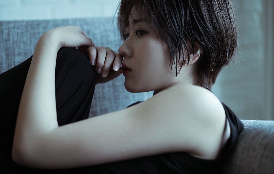 冷傲的短发宅女