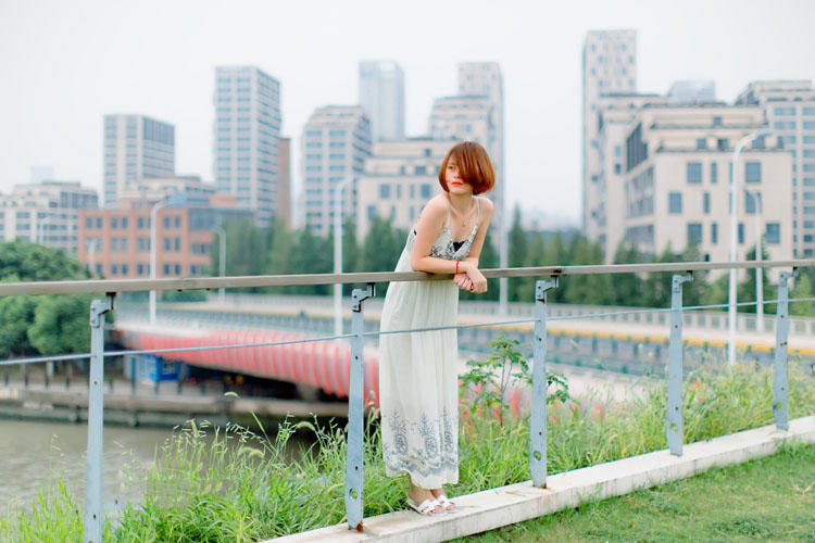 夏日气息的女子