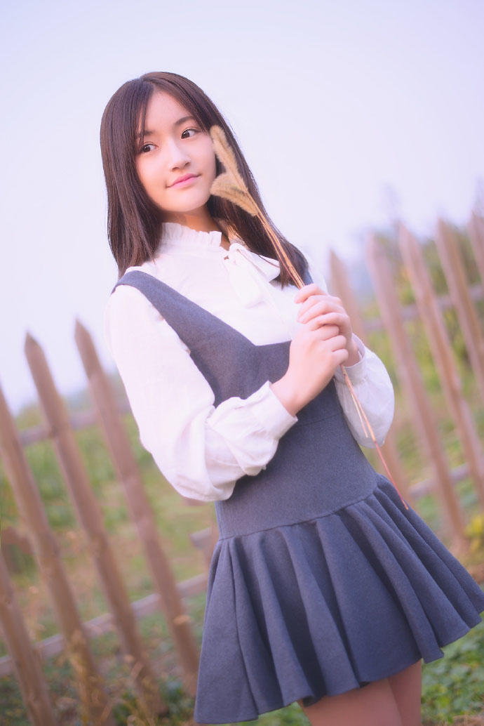 可爱少女的户外