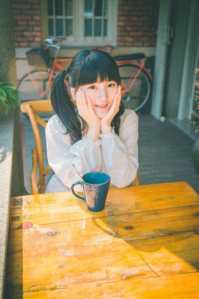 可爱少女的清新夏日