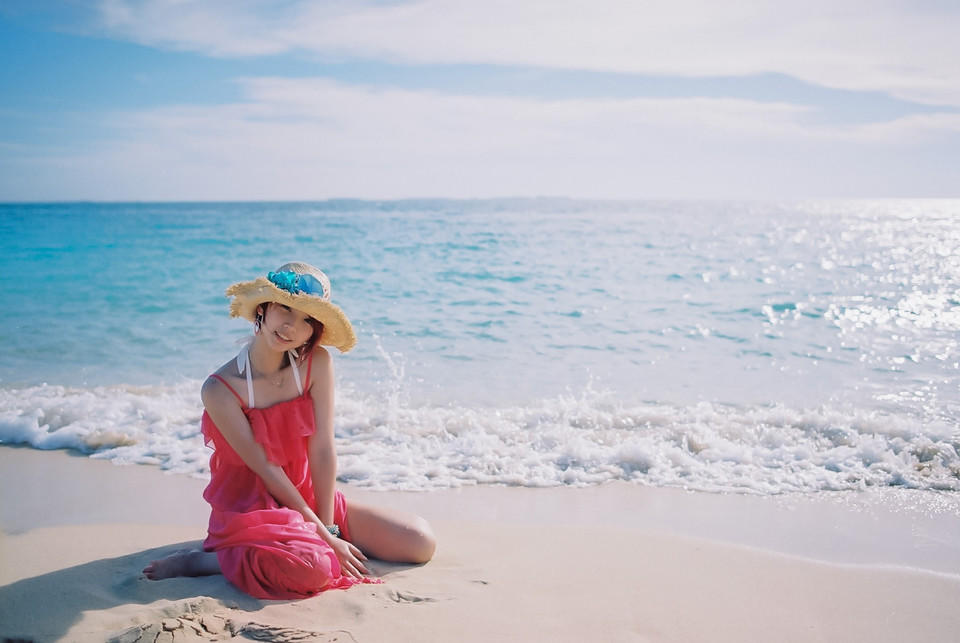 夏日里的艳丽美女