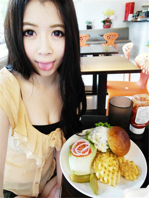 白嫩美女刘六宁