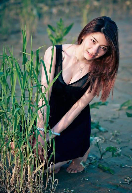 美女郊外的诱惑