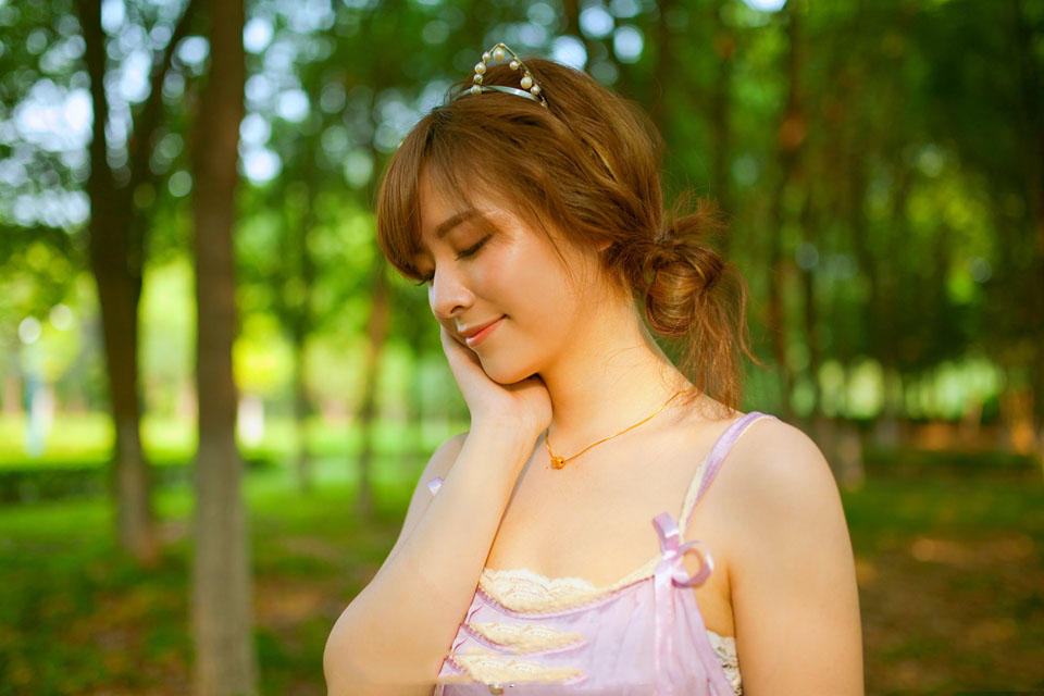 少女的户外调皮