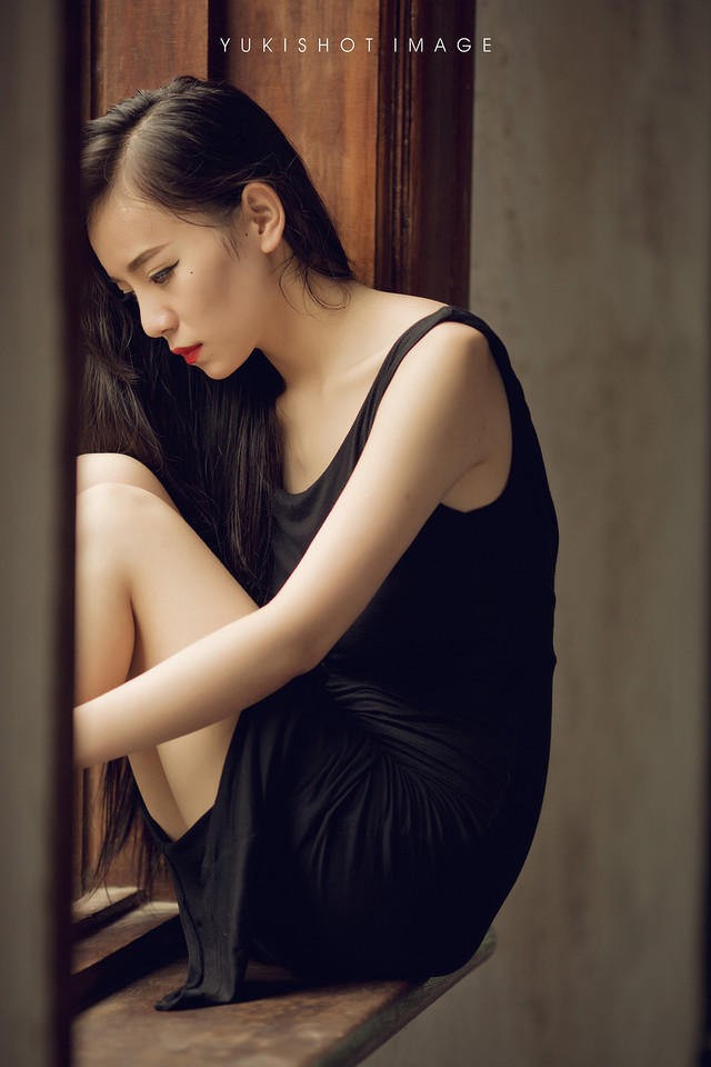 冷艳妩媚的美女