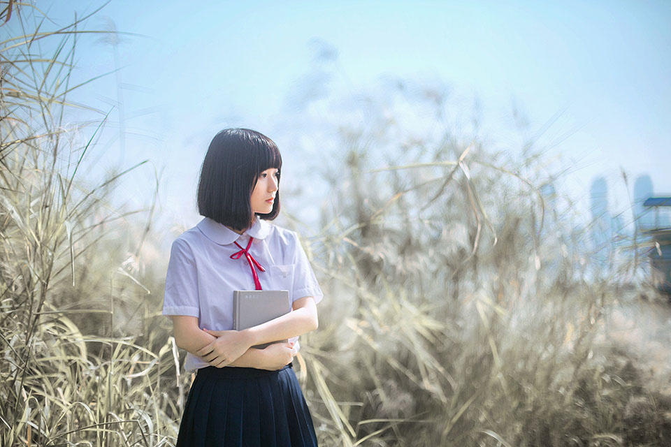 芦苇丛中的可爱校花