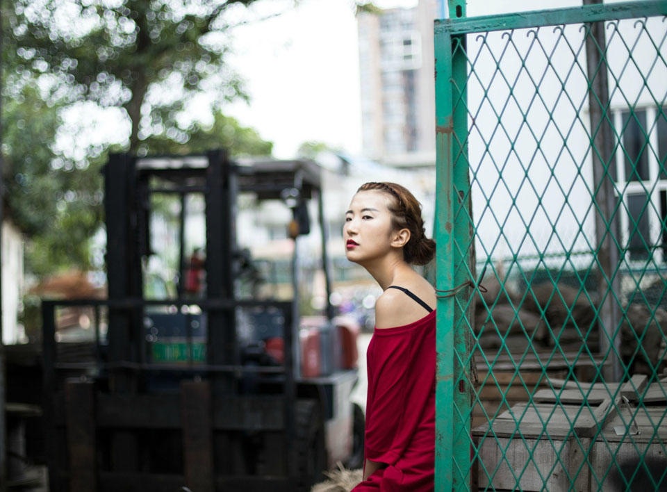 红唇娇艳性感姑娘