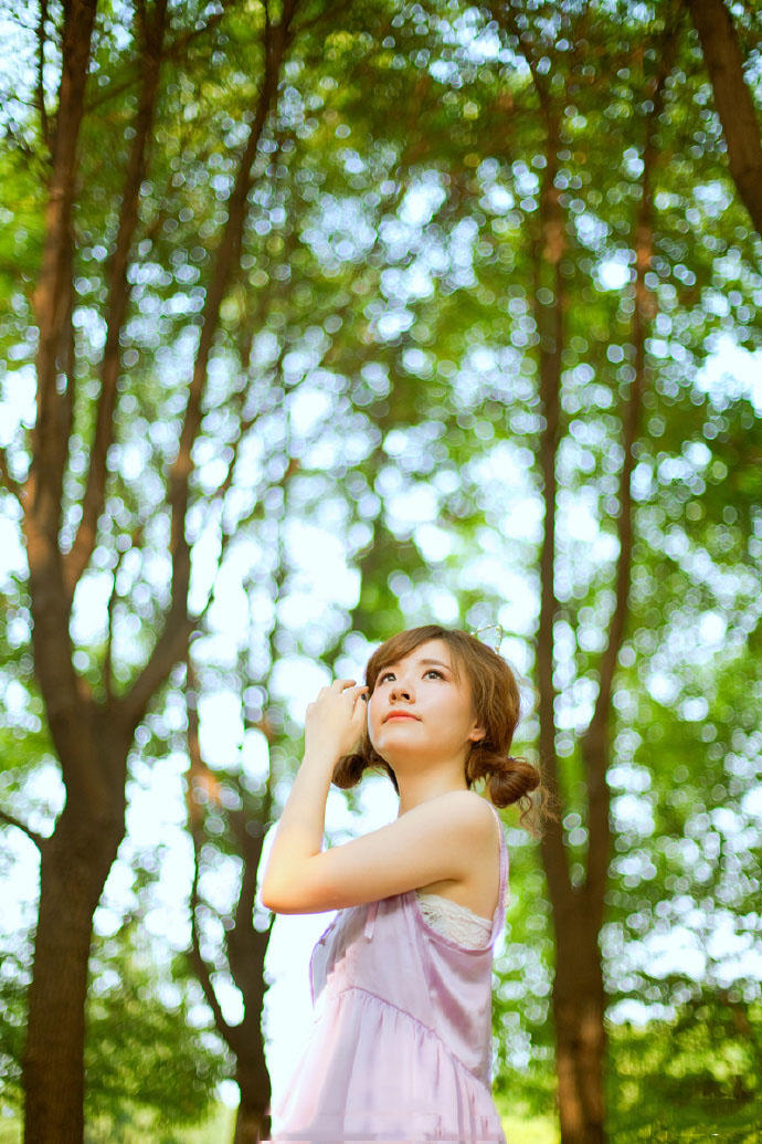 少女的户外调皮