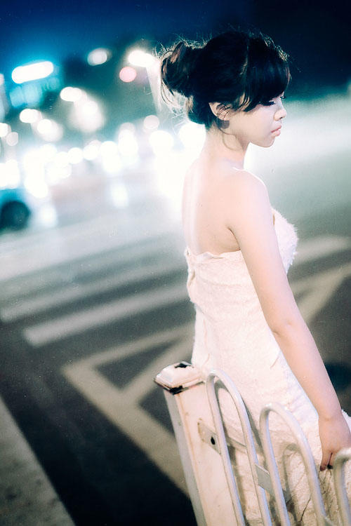 美丽新娘夜幕下的忧伤