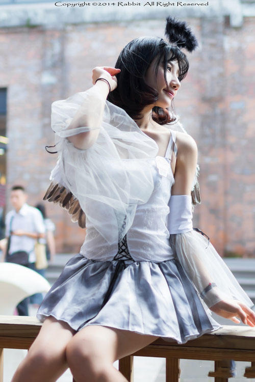 广场上的纯白天使