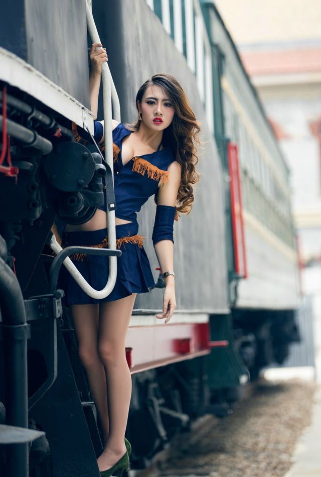 列车上性感制服女神