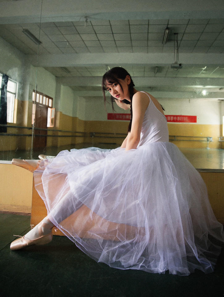 清新的芭蕾舞女孩