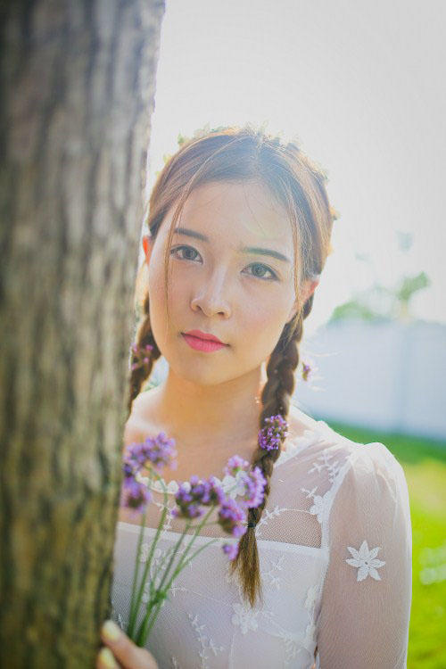 长裙美女的户外