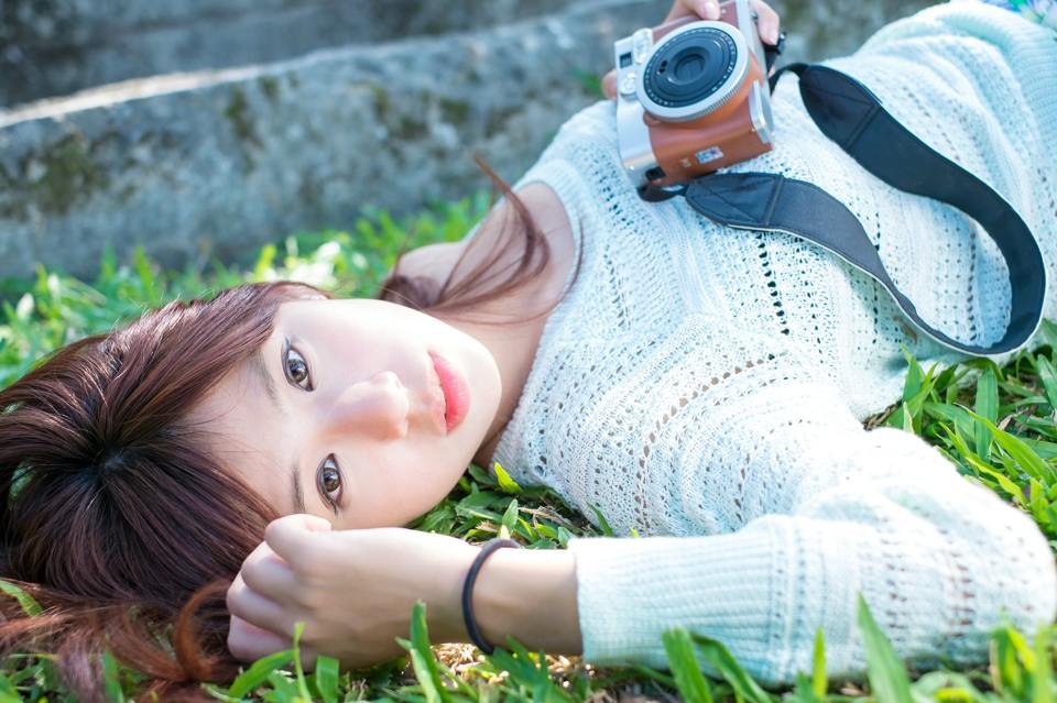 邻家女孩香肩诱惑