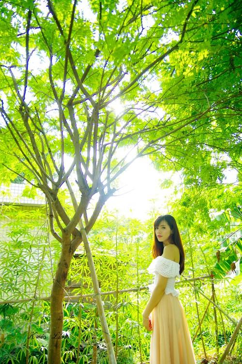 清纯少女露香肩