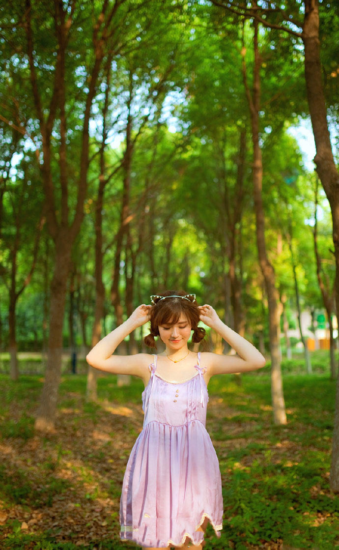 少女的户外调皮