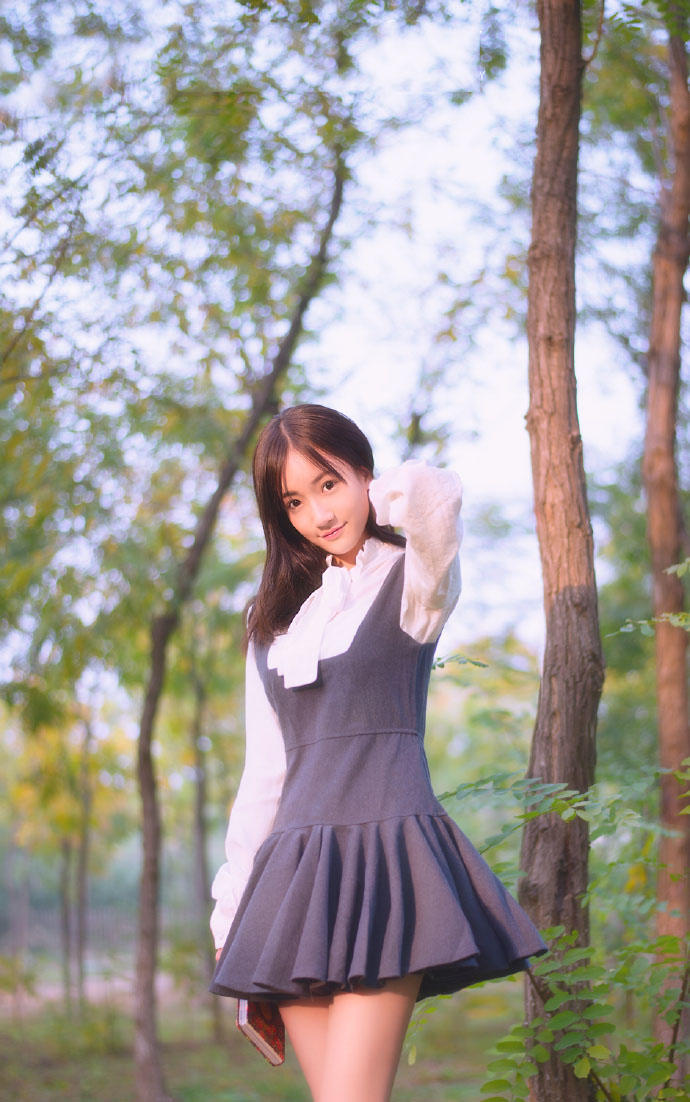 可爱少女的户外