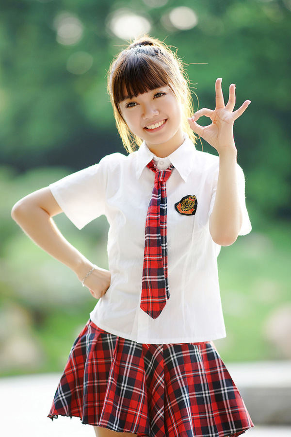 甜美系制服美女