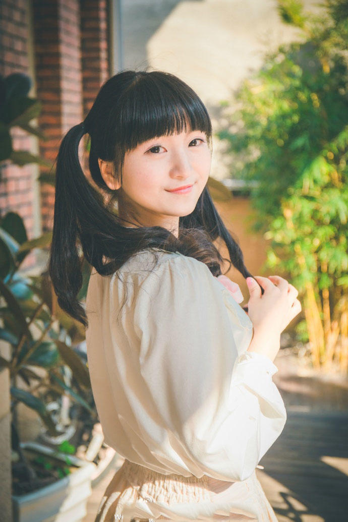 可爱少女的清新夏日