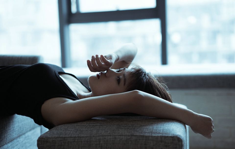 冷傲的短发宅女